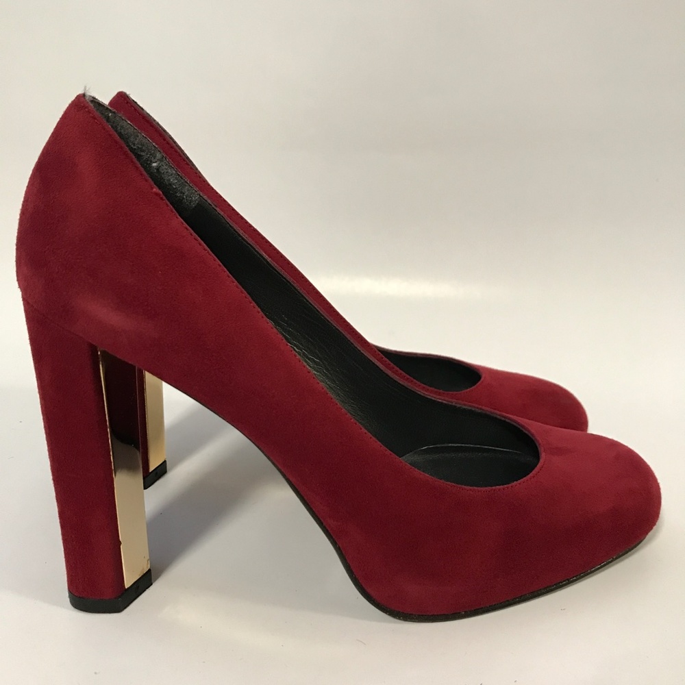 Stuart Weitzman Suede Red Pumps Heels Size 6 M with Gold detail - Made in Spain
